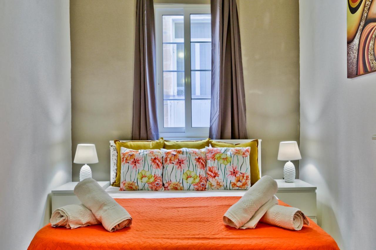 Charming Valletta 1 Bedroom Apartment Off Republic Street Sleeps 4 Exterior photo