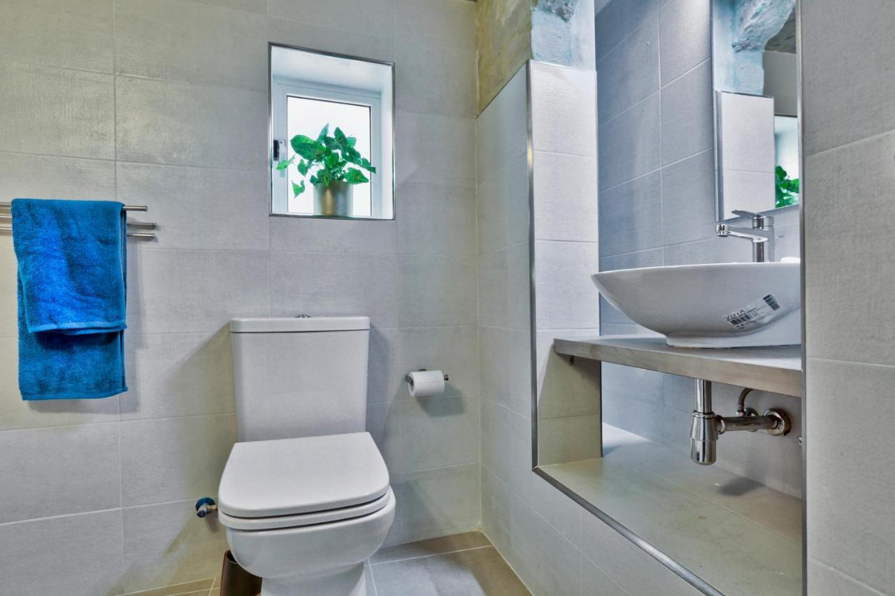 Charming Valletta 1 Bedroom Apartment Off Republic Street Sleeps 4 Exterior photo